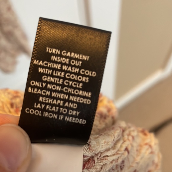 Torrid - pink and cream crochet top - Picture 7 of 8